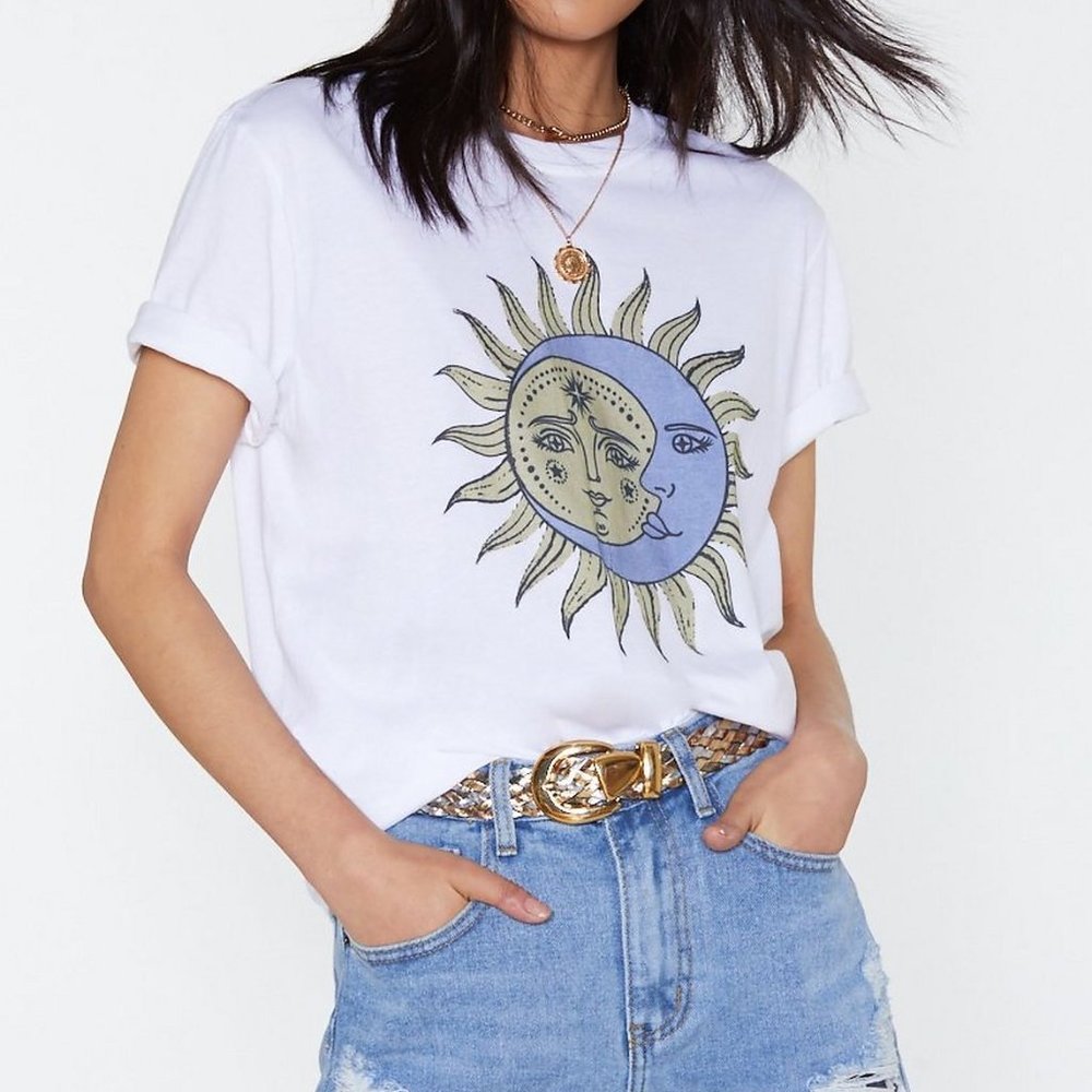 Nasty Gal Sun and Moon Graphic T-Shirt- L